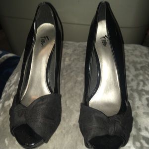 Black Fioni heels
